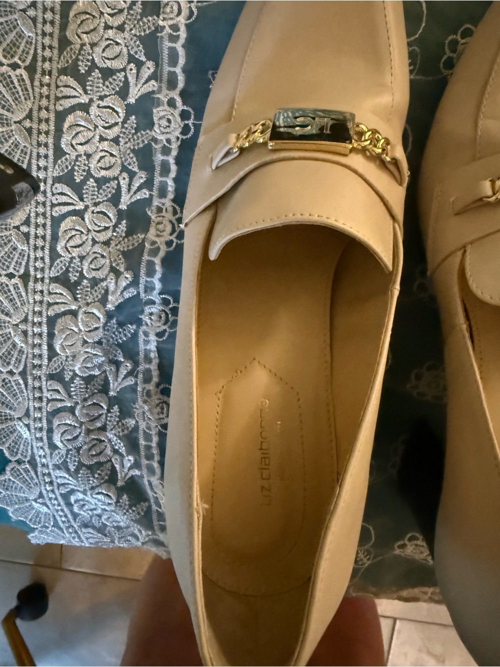 Liz Claiborne beige heals size 8.5 - Picture 3 of 9